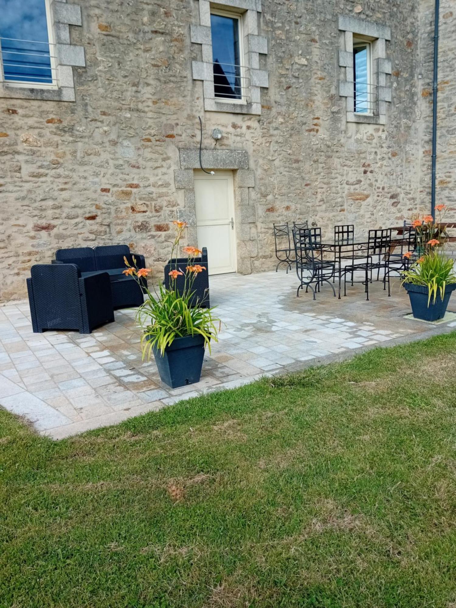 Domaine De Kerbillec Bed & Breakfast Theix Exterior photo